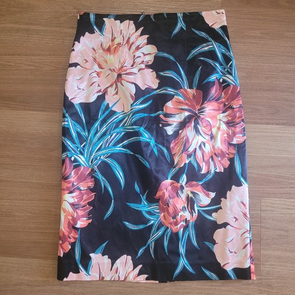 Cue pencil skirt - Picture 2 of 2